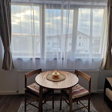 Craitelor Boutique Airport Apartment Отопень Екстер'єр фото