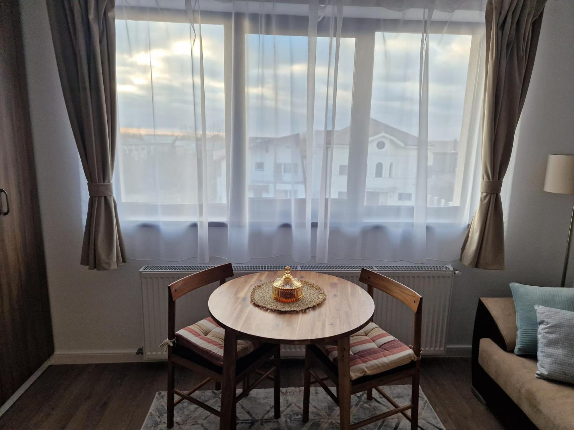Craitelor Boutique Airport Apartment Отопень Екстер'єр фото