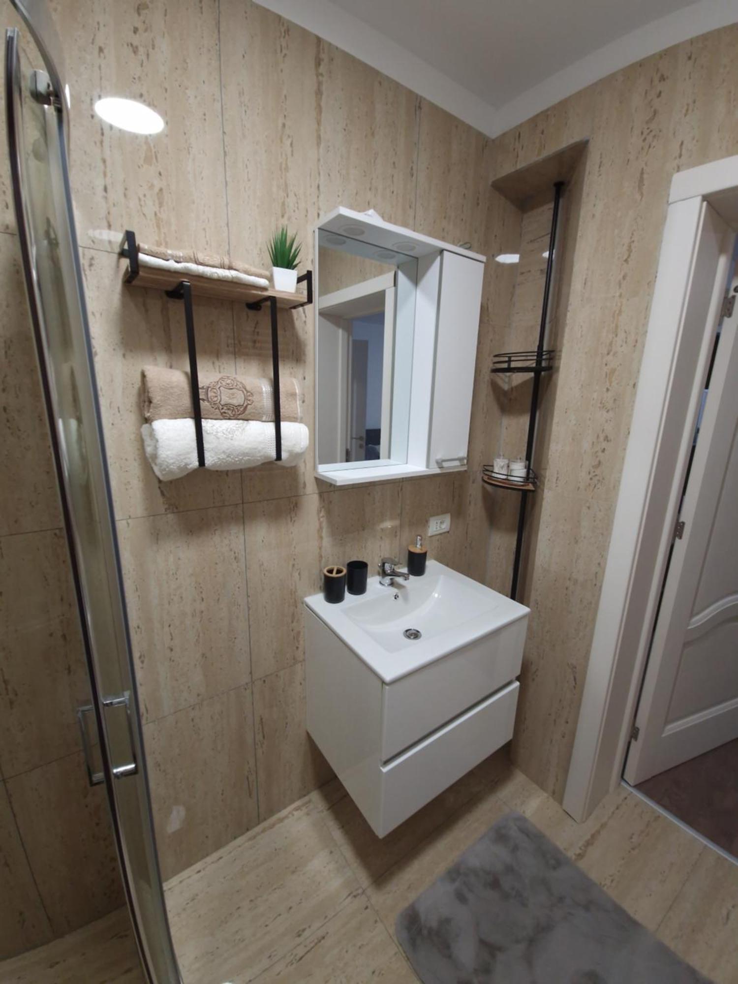 Craitelor Boutique Airport Apartment Отопень Екстер'єр фото